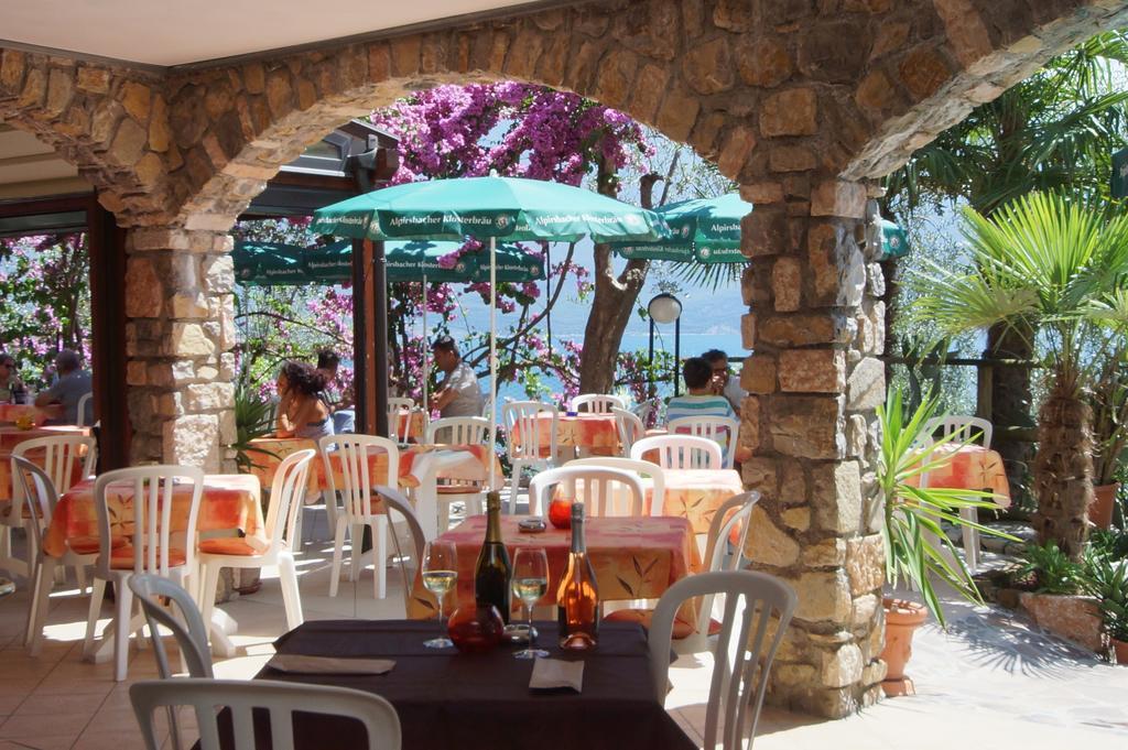 Hotel Augusta Garni Limone sul Garda Exteriör bild