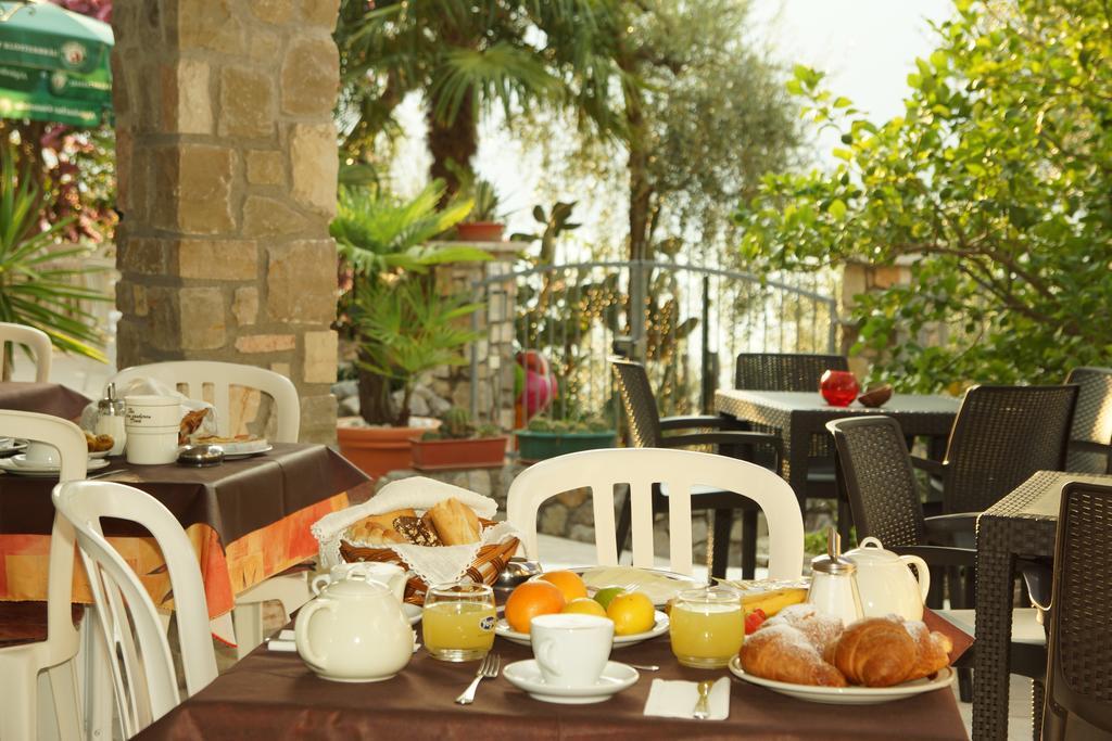Hotel Augusta Garni Limone sul Garda Rum bild