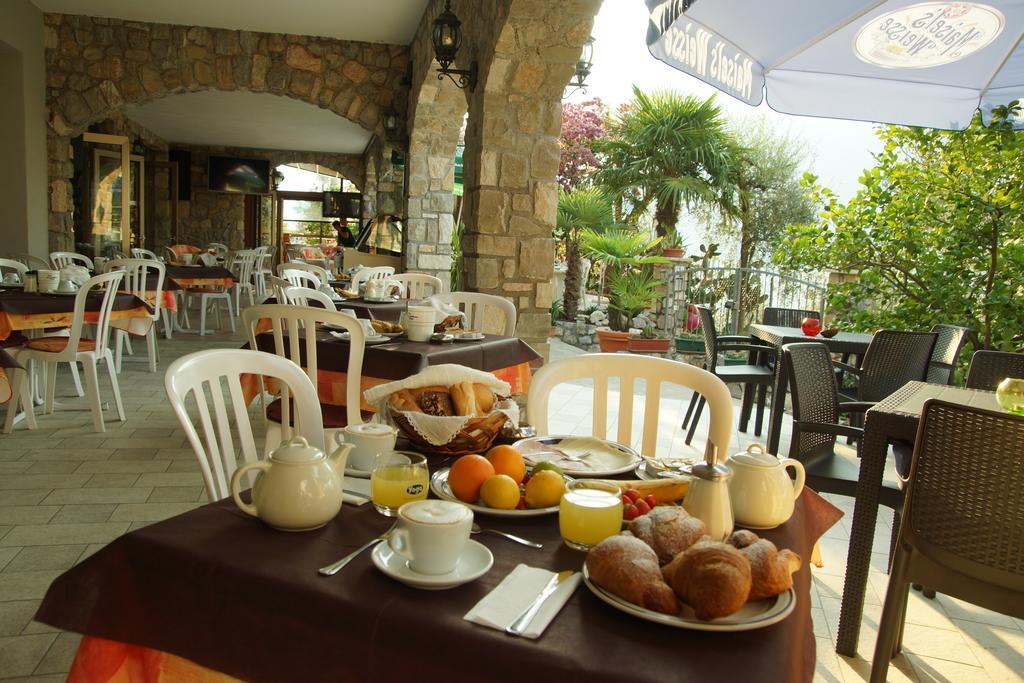 Hotel Augusta Garni Limone sul Garda Exteriör bild