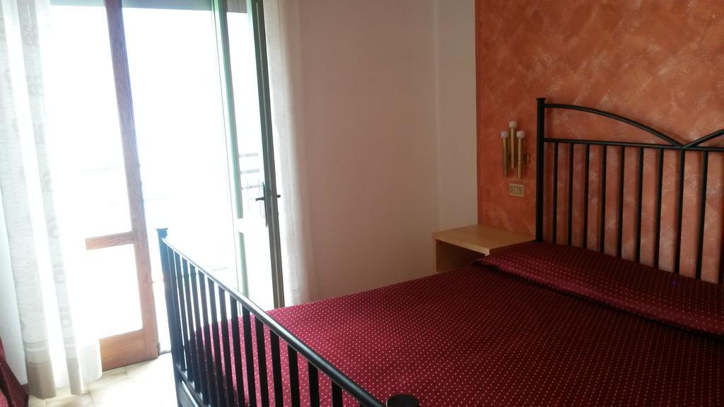 Hotel Augusta Garni Limone sul Garda Rum bild