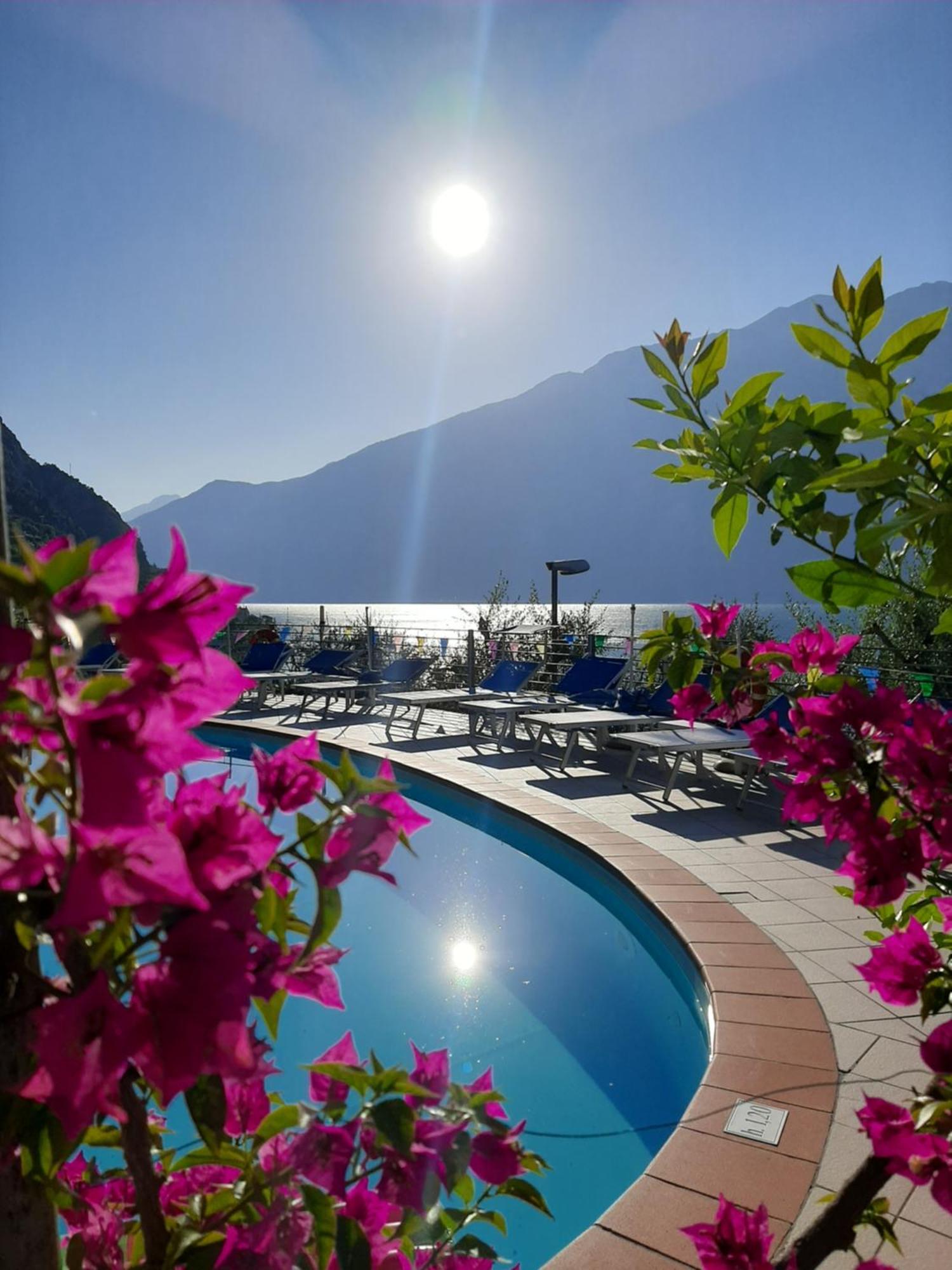 Hotel Augusta Garni Limone sul Garda Exteriör bild