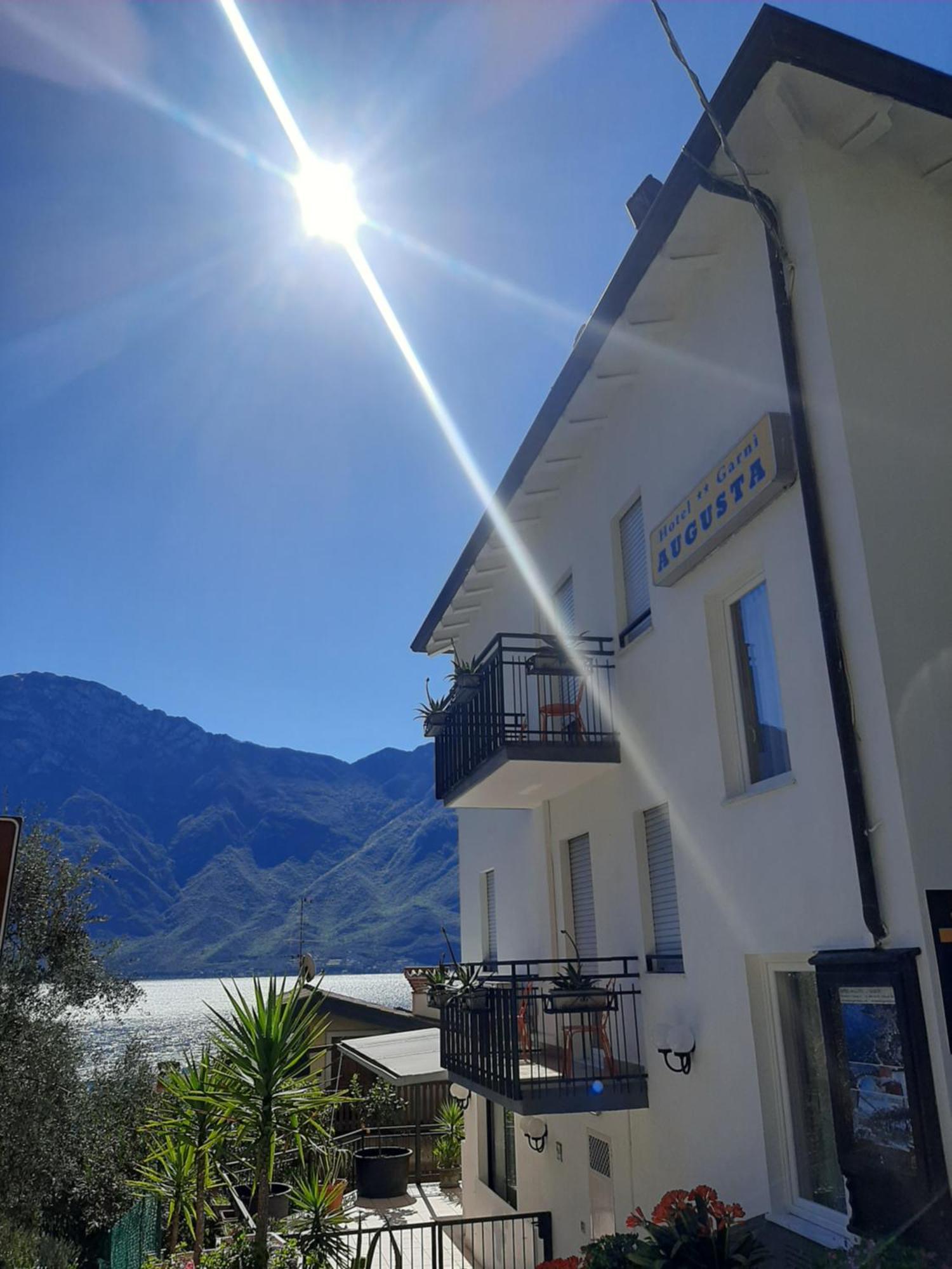 Hotel Augusta Garni Limone sul Garda Exteriör bild